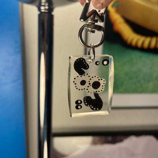 B&W flower keychain 2