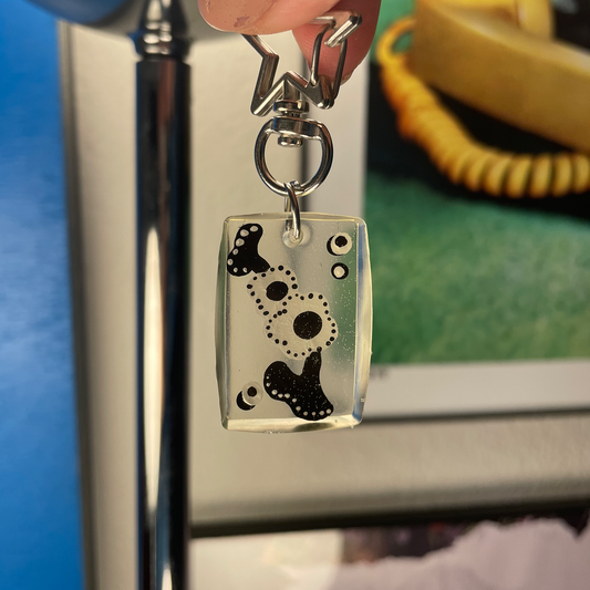 B&W flower keychain 1